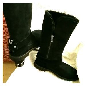 Uggs boots  (new) size 5